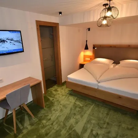 Haus Hubertus Apartment Galtür