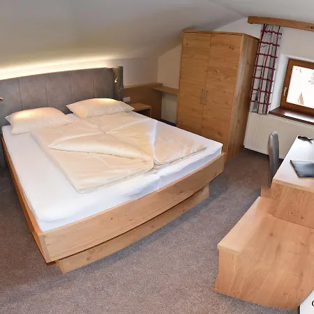 Haus Hubertus Apartment Galtuer